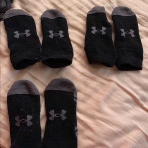3 pairs of under Armour socks